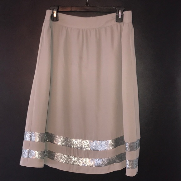 Downeast Silver/gray sequin knee length skirt. - Picture 1 of 1